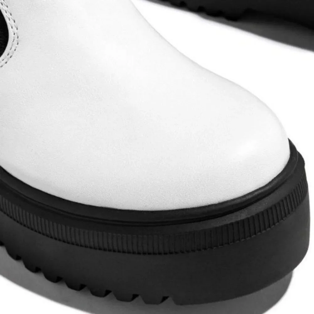 !! NEW !! White Vegan Leather Pull On Chelsea Lug Sole Boots - Picture 3 of 5